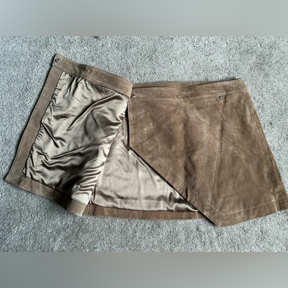 NWT BLANKNYC SUEDE MINI SKIRT SIZE 30 GENUINE LEATHER - Picture 3 of 8